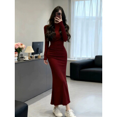 批发圣诞穿搭半高领红色连衣裙子女秋冬2025新款性感修身鱼尾<b class='q'>包臀</b>长裙