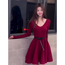 批发新年红色V领针织长袖<b class='q'>连衣裙</b>女冬季高级感收腰显瘦内搭漂亮短裙子