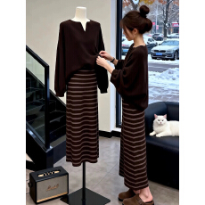 批发法式慵懒风咖色针织毛衣条纹半身裙两件套女<b class='q'>冬</b>季宽松显瘦百搭套装