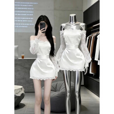 批发氛围感白色蕾丝拼接一字肩连衣裙女<b class='q'>春</b>季新款收腰显瘦绝美包臀短裙