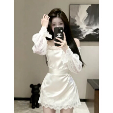 批发纯欲白色蕾丝拼接一字肩长袖连衣裙女冬季设计感收腰显瘦绝美短裙