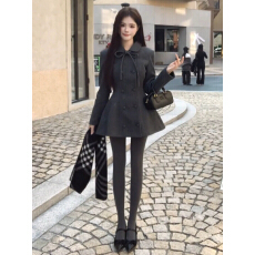 批发2026新款小众炸街灰色<b class='q'>连衣裙</b>子女秋冬季富家千金感短裙高级感穿搭