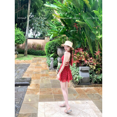 批发SISI JIANG“绯色来信”夏日纯欲氛围感显白甜辣风蕾丝碎花包臀<b class='q'>裙</b>