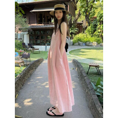 批发法式气质粉色背心连衣<b class='q'>裙</b>子女夏季2026新款海边度假高级感吊带长<b class='q'>裙</b>