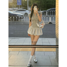 批发早春漂亮法式polo领<b class='q'>连衣裙</b>女2026新款设计感收腰针织<b class='q'>波点</b>花苞裙