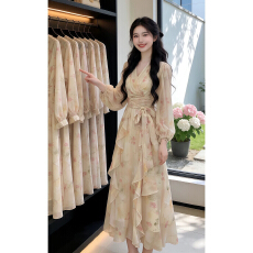 批发2026春季新款独特绝美碎花v领连衣裙子女夏季不规则收腰绑带长裙