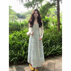 批发初夏独特漂亮碎花吊带<b class='q'>连衣裙</b>子女夏2026新款海边度假绝美长裙套装