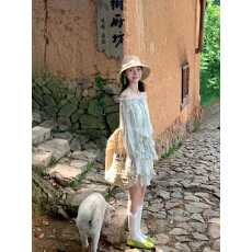 批发海边丁达尔法式一字肩绿色碎花连衣裙女夏季露肩<b class='q'>雪纺</b>收腰蛋糕短裙