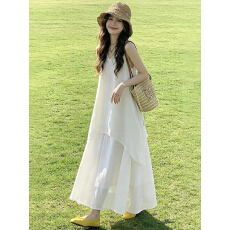 批发初夏独特漂亮白色吊带连衣裙子女夏季2026年新款海边度假气质长裙