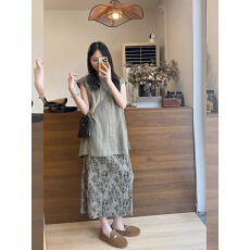批发巨好看绿色上衣碎花半身连衣裙子女夏季2026<b class='q'>新款</b>爆款穿搭套装<b class='q'>长裙</b>