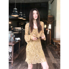 批发【焦糖柔影】RARE ZZ 柔光人丝碎花 V 领荷叶喇叭<b class='q'>长袖</b>连衣裙