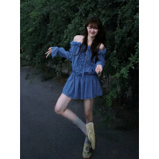 批发绝美度假风一字肩蓝色波点连衣裙女夏季韩系独特漂亮收腰<b class='q'>雪纺</b><b class='q'>短裙</b>