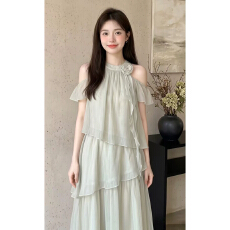 批发法式温柔风绿色<b class='q'>露肩</b>挂脖<b class='q'>连衣裙</b>子女夏日绝美海边度假气质仙女长裙