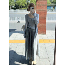 批发2026新款蓝色针织开衫<b class='q'>背心</b>半身连衣裙子女早秋季韩系穿搭套装长裙