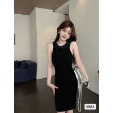 批发气质名媛修身显瘦钉珠挂脖连衣裙2025新款<b class='q'>夏</b>季御姐高级感包臀短裙
