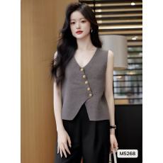 批发2026年春<b class='q'>夏季</b>新款法式气质简约V领斜排扣设计百搭背心上衣好看