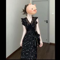 批发黑色蕾丝拼接碎花连衣裙<b class='q'>夏</b>季度假风法式气质独特漂亮斜裁掐腰长裙