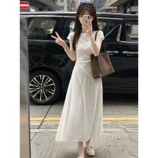 批发设计感<b class='q'>连衣裙</b>女2026夏季新款法式气质圆领短袖收腰显瘦中长款裙子