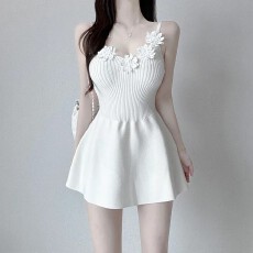 批发现一货   韩国chic2026夏立体花朵V领吊带裙设计感显瘦针织连衣裙
