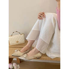 批发2026早春新款<b class='q'>韩版</b>气质花朵饰一脚蹬尖头软底粗跟单鞋