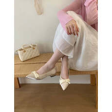 批发2026早春新款<b class='q'>韩版</b>简约蝴蝶结尖头软底粗跟单鞋