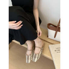 2026早春新款时尚网纱镂空方头软底粗跟包头拖鞋