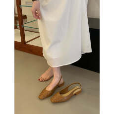 批发2026早春新款韩版编织方头软底粗跟包头后空凉鞋