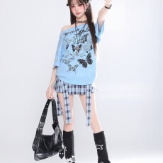 批发美式甜酷蝴蝶印花斜肩<b class='q'>短袖</b>T恤女夏季小心机露肩辣妹短款上衣