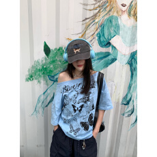 批发美式甜酷蝴蝶印花露肩<b class='q'>短袖</b>T恤女夏季宽松百搭斜肩上衣半袖t