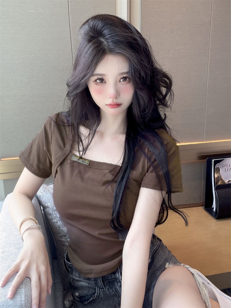 FA34463# 辣妹方领短袖T恤女装夏季纯欲风弧形下摆短款时尚设计感小众上衣 服裝批發女裝批發服飾貨源