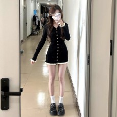 批发黑色赫本风v领针织连衣裙子女装秋<b class='q'>冬</b>季2025新款打底毛衣包臀短裙