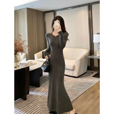 批发2025年针织连衣裙女秋冬修身<b class='q'>显瘦</b>气质毛衣内搭打底包臀鱼尾长裙