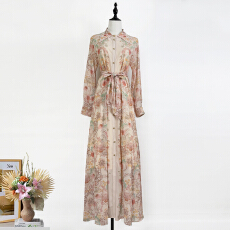 批发实拍小众设计感复古印花<b class='q'>翻领</b>单排扣长袖<b class='q'>连衣裙</b>系带收腰超长裙女