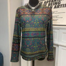 批发时尚大码女装新款条纹涂鸦印花遮肚减龄长袖打底衫妈妈装气质上衣