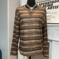 批发时尚大码女装新款条纹涂鸦印花遮肚减龄长袖打底衫妈妈装气质上衣