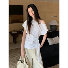 批发爱西里2026夏新款时髦斜肩蝙蝠袖<b class='q'>针织衫</b>女可调节系扣短袖t恤上衣