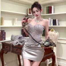 批发法式纯欲性感连衣裙女冬季新款心机修身高级抹胸包臀裙生日<b class='q'>裙子</b>