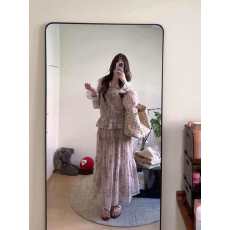 批发月见樱秋 2026古碎花套装裙荷叶边领长袖上衣+高腰长裙<b class='q'>两件套</b>