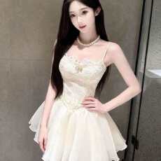 批发法式千金杏色蕾丝拼接连衣裙气质新款公主<b class='q'>修身</b>显瘦蓬蓬吊带短裙