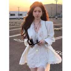 批发蕾丝拼接v领西装外套女春新款纯欲宽松通勤<b class='q'>百搭</b>设计感上衣小西服