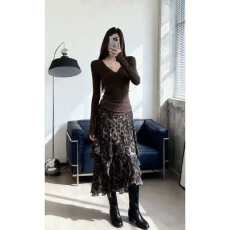 批发2026春新款设计感老钱风<b class='q'>黑色</b>V领长袖上衣超火的豹纹半身裙两件套