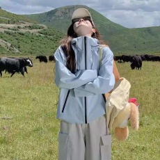 批发美式复古冲锋衣外套女春秋2024新款薄款高级感爬山运动登山棒球服