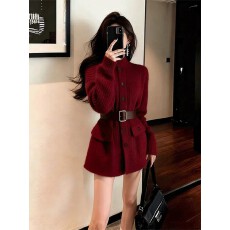批发上架72小时有货-巨好看独特收腰红色毛衣针织女2025新款减龄上衣