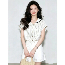 批发上架72小时有货-设计感飞飞袖<b class='q'>条纹</b><b class='q'>衬衫</b>女2026新款夏季超好看上衣
