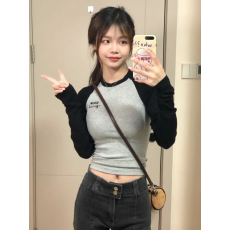 批发冰丝罗纹辣妹撞色别致长袖<b class='q'>T</b><b class='q'>恤</b>秋装时尚修身显瘦BM短款上衣女ins潮