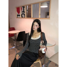 批发羊绒条纹长袖打底衫<b class='q'>女</b>2026新款早秋黑色t恤蕾丝修身设计感上衣