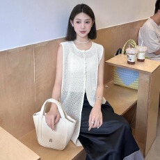 批发韩版不对称设计感镂空针织上衣女2026夏新款百搭单排扣无袖<b class='q'>打底衫</b>