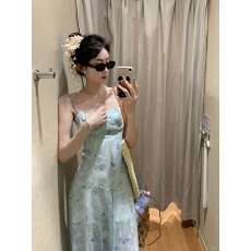 批发法式蓝色碎花吊带<b class='q'>连衣裙</b>春季收腰a字超好看清新感<b class='q'>可爱</b>春夏<b class='q'>连衣裙</b>