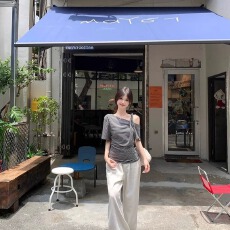 批发92棉8氨纶韩系<b class='q'>条纹</b>斜肩短袖<b class='q'>T</b><b class='q'>恤</b>女夏季设计感露肩显瘦气质上衣