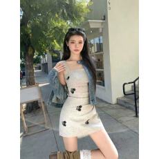 批发法式复古印花方领吊带<b class='q'>连衣裙</b>女高级感掐腰显瘦短裙子夏季新款